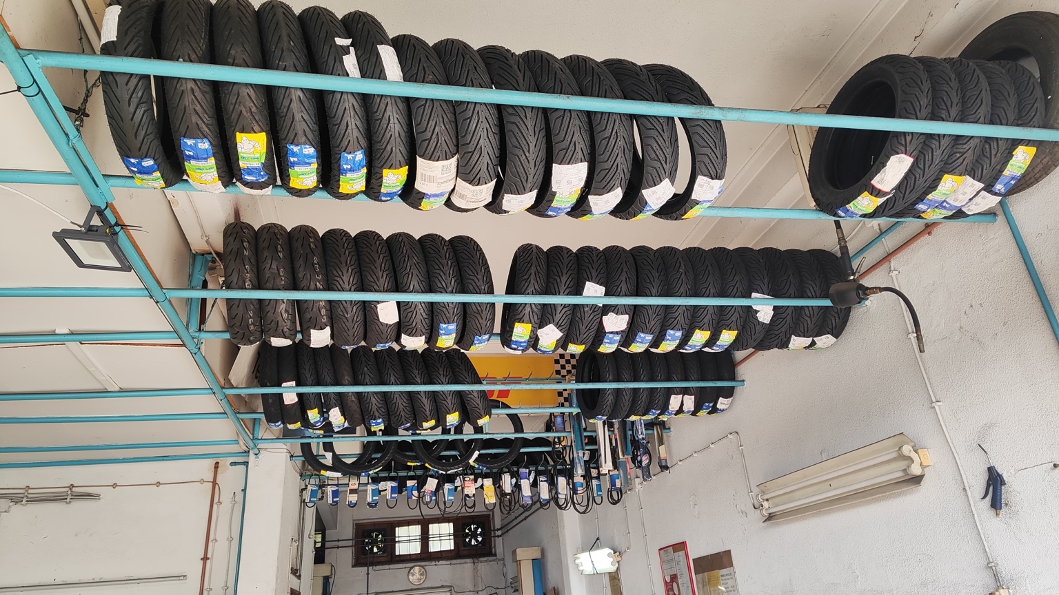 Grande stock de pneus para scooter